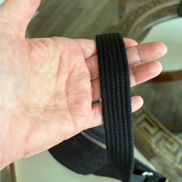 🖤🖤COACH MINI SIGNATURE BLACK ON BLACK JACQUARD FABRIC& LEATHER WAIST BAG!🖤🖤 - Picture 6 of 8